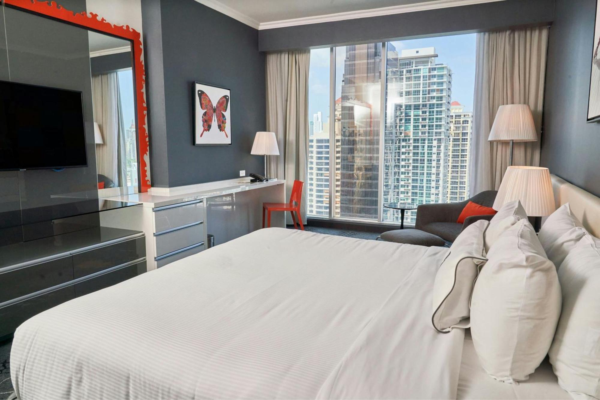Deluxe 1 King City View Guest room 1 King City view