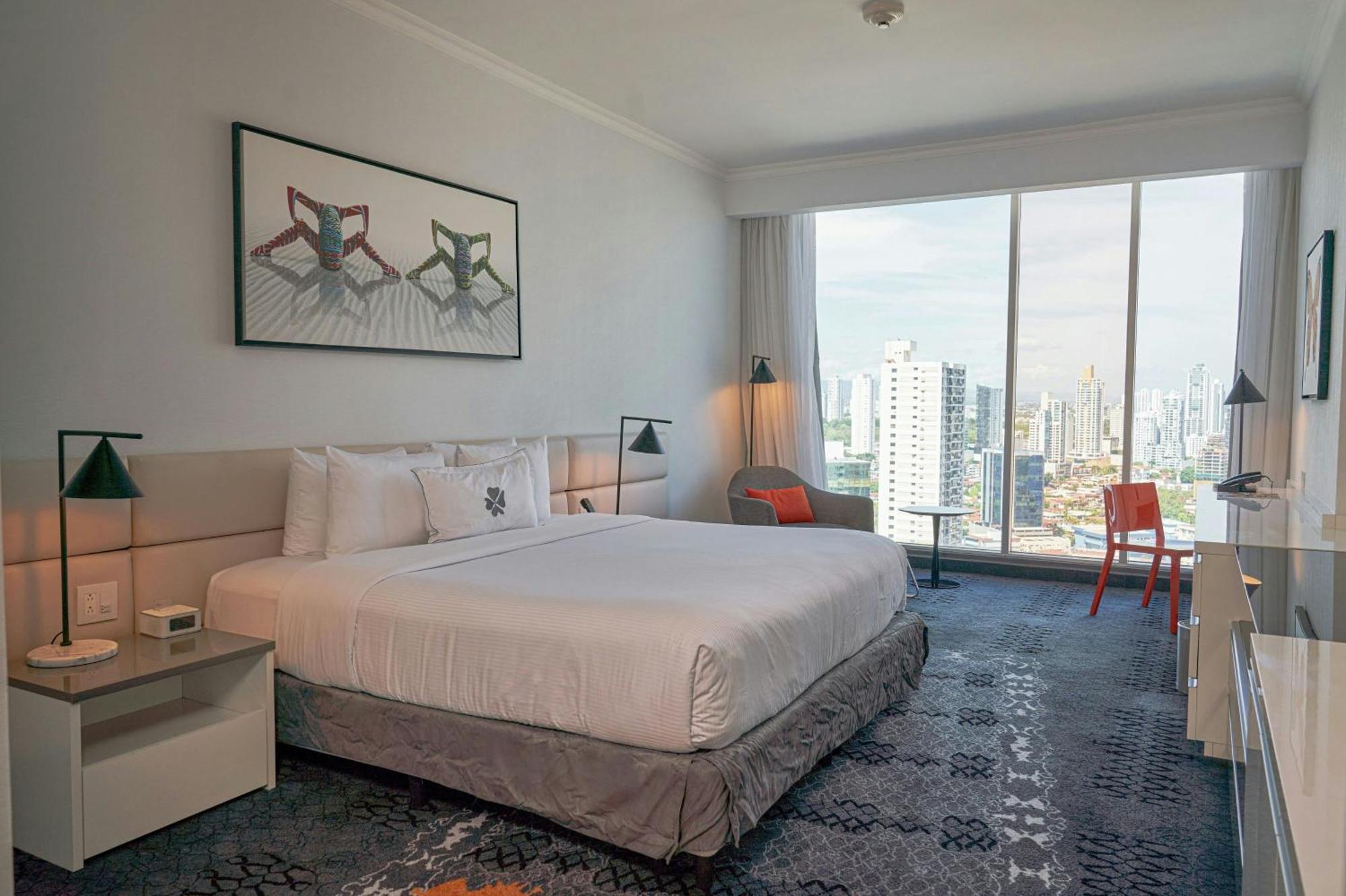 Deluxe 1 King City View Guest room 1 King City view